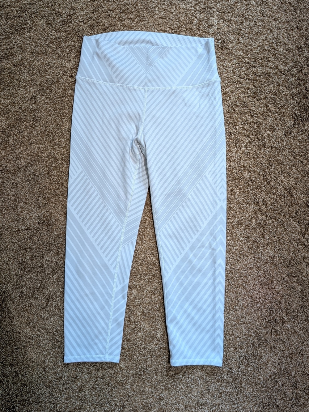 ALO Yoga | Santa Fe Airbrush Crop Leggings | Size Large | White & Gray